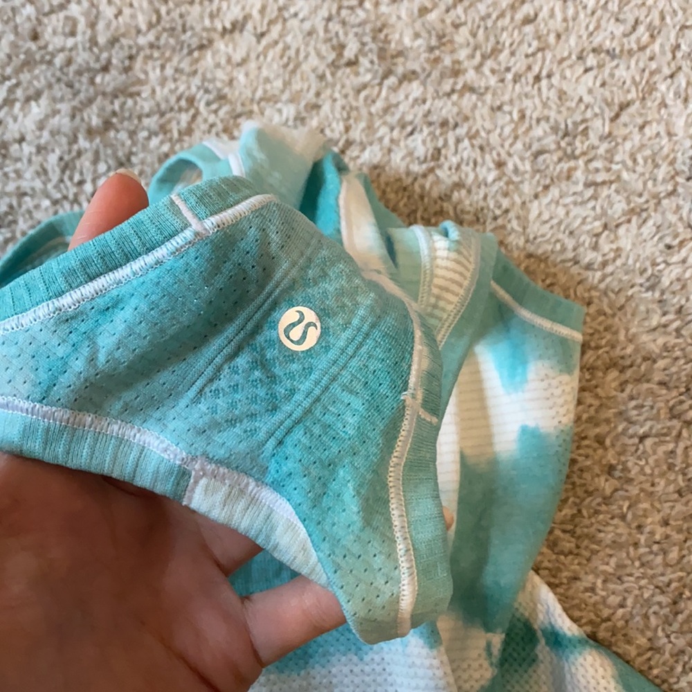 Lululemon top!! RARE Color - Picture 4 of 5